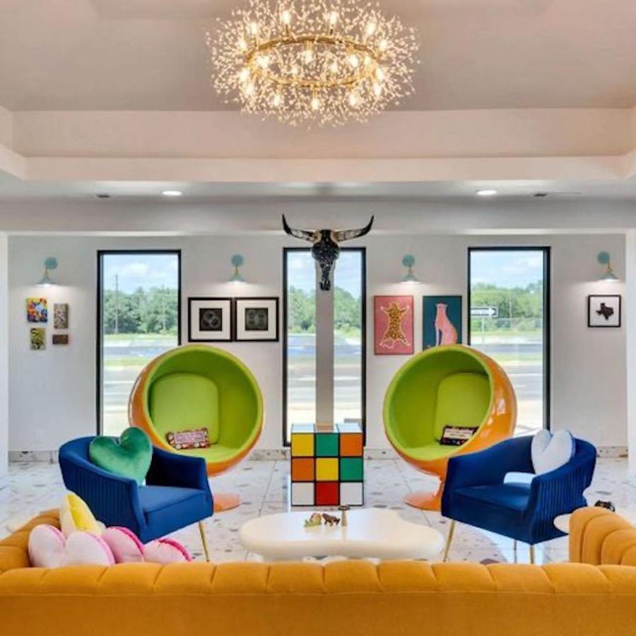 Hotel Mccoy - Art, Libations, Pool Society محطة كوليج المظهر الخارجي الصورة